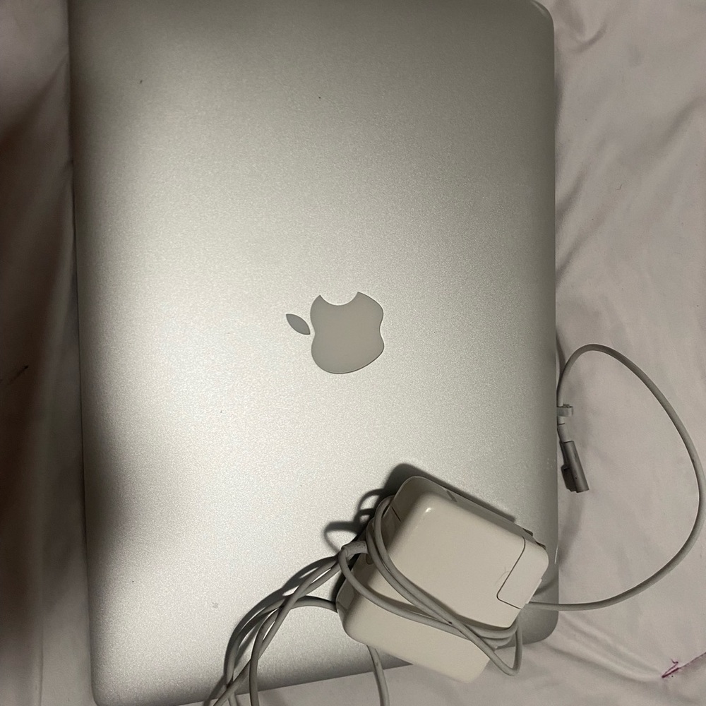 COPY - MacBook Air 13” , silver , great condition, it’ll come reset ,price nego…